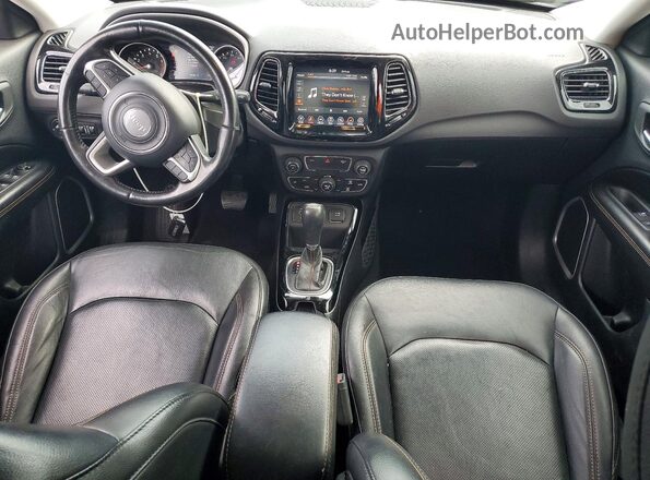 3C4NJCCB8KT802111 2019 JEEP COMPASS Silver Dashboard view