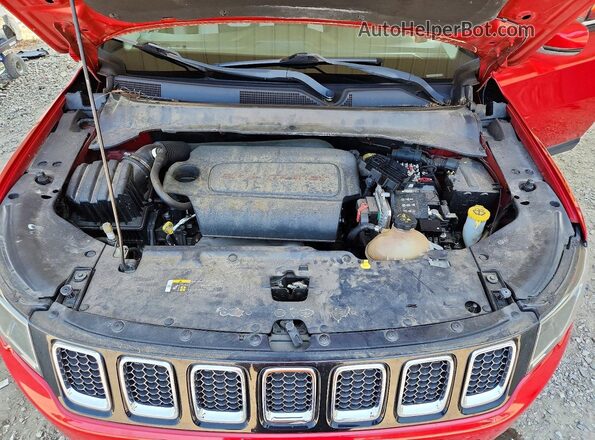 3C4NJCCBXJT374816 2018 JEEP COMPASS Red Vista del compartimento del motor