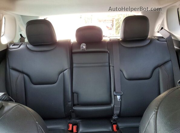 3C4NJCCBXLT108084 2020 JEEP COMPASS Silver Widok tylnych siedzeń