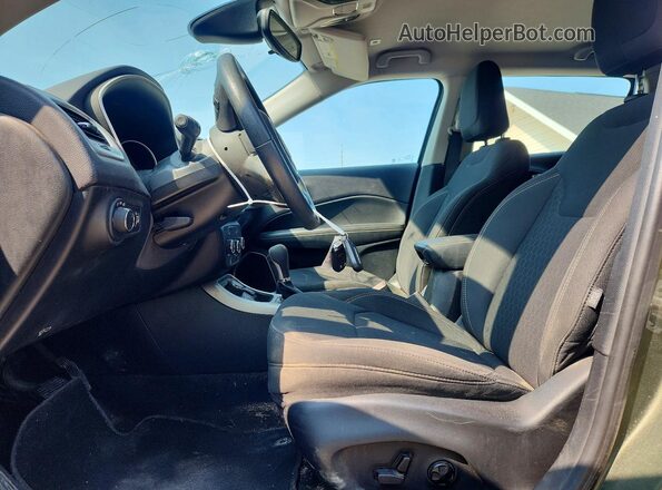 3C4NJDAB0JT330834 2018 JEEP COMPASS Зеленый Вид салона спереди