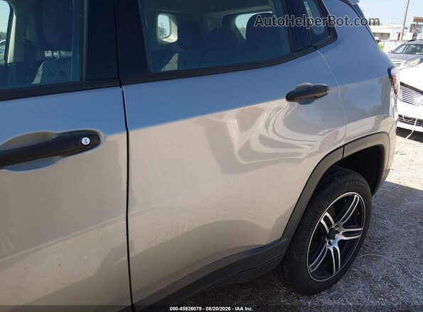 3C4NJDAB1JT262351 2018 JEEP COMPASS Silver Widok z przodu