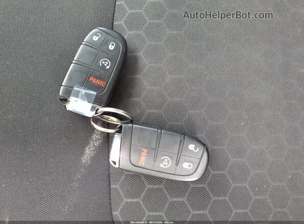 3C4NJDAB1JT262351 2018 JEEP COMPASS Silver Widok deski rozdzielczej