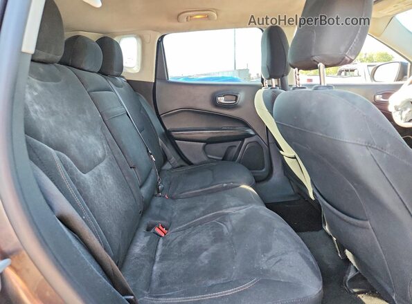 3C4NJDAB2JT177177 2018 JEEP COMPASS Gray Vista interior trasera
