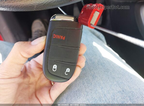 3C4NJDAB2JT330835 2018 JEEP COMPASS Red Dashboard view