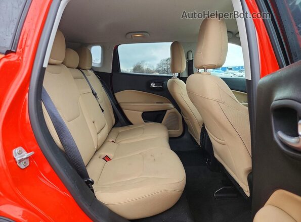 3C4NJDAB4JT168612 2018 JEEP COMPASS Orange Widok wnętrza z tyłu