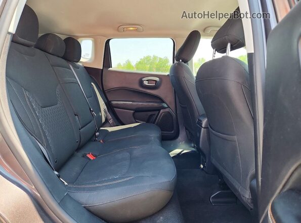 3C4NJDAB4JT270623 2018 JEEP COMPASS Gray Vista interior trasera