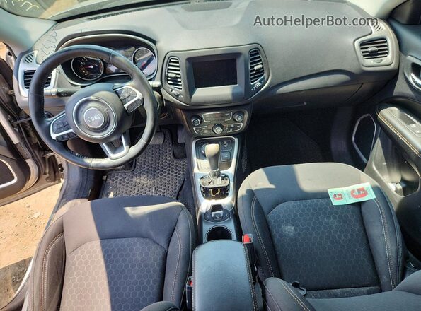 3C4NJDAB4KT773358 2019 JEEP COMPASS Silver Widok deski rozdzielczej