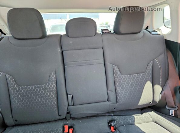 3C4NJDAB4KT773358 2019 JEEP COMPASS Silver Widok tylnych siedzeń