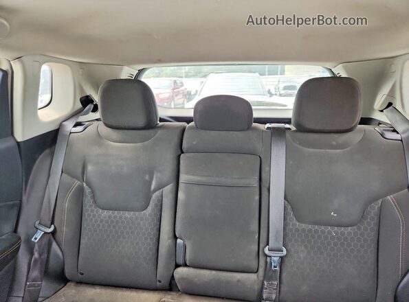 3C4NJDAB6JT177182 2018 JEEP COMPASS Белый Вид задних сидений