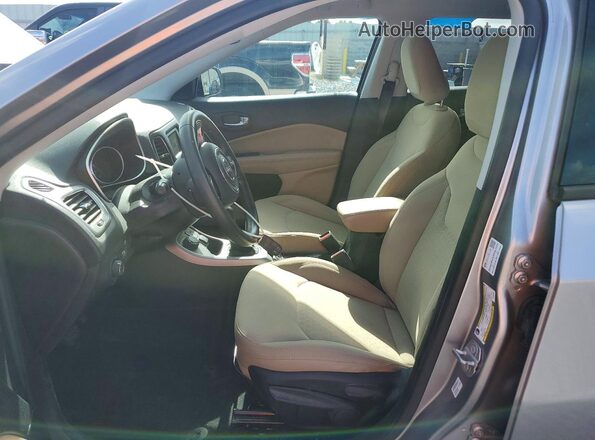 3C4NJDAB6JT422806 2018 JEEP COMPASS Silver Front interior view