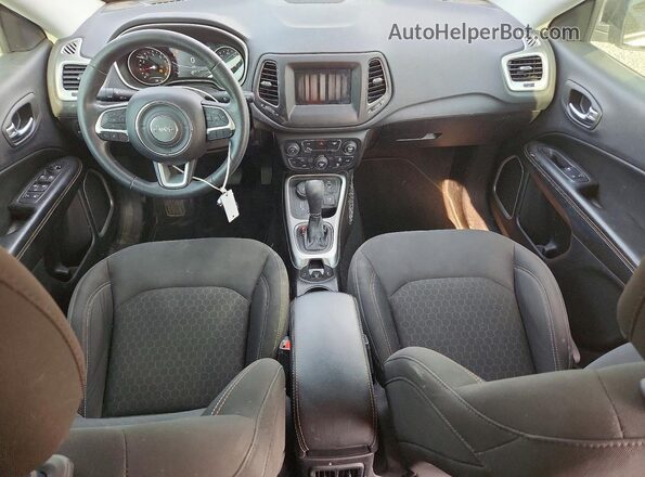 3C4NJDAB8JT307558 2018 JEEP COMPASS Белый Вид панели приборов