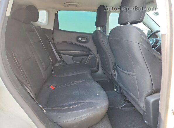 3C4NJDAB8JT307558 2018 JEEP COMPASS Белый Вид задней части салона
