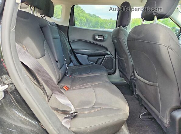 3C4NJDABXHT659616 2017 JEEP COMPASS Black Widok wnętrza z tyłu