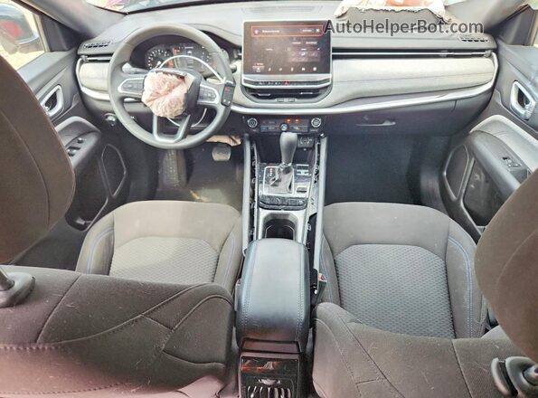 3C4NJDAN4PT563604 2023 JEEP COMPASS Red Widok deski rozdzielczej