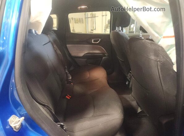 3C4NJDAN5RT135656 2024 JEEP COMPASS Blue Vista interior trasera