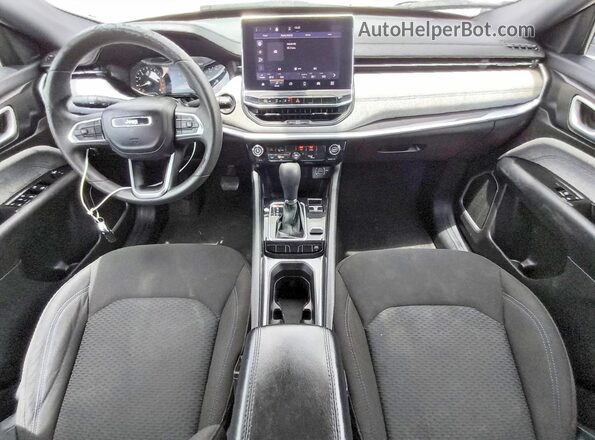 3C4NJDAN5RT612716 2024 JEEP COMPASS Gray Widok deski rozdzielczej