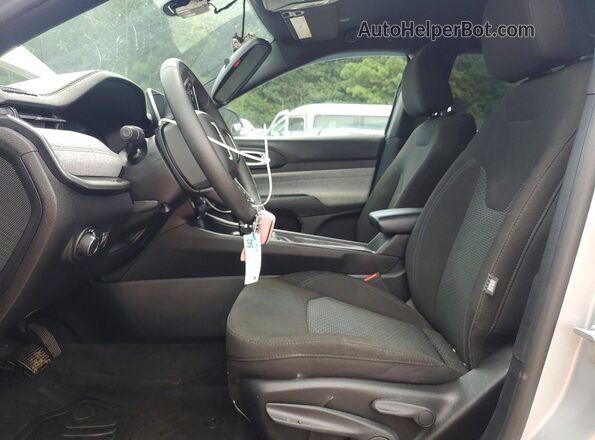 3C4NJDAN7RT158307 2024 JEEP COMPASS Silver Front interior view