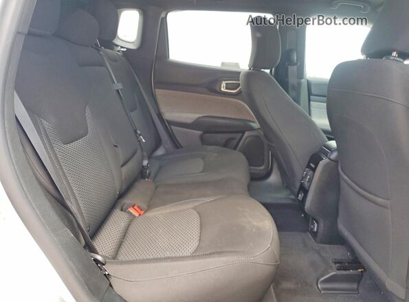 3C4NJDAN7RT158307 2024 JEEP COMPASS Silver Rear interior view