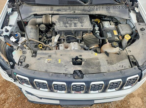 3C4NJDAN9RT166490 2024 JEEP COMPASS White Rear interior view
