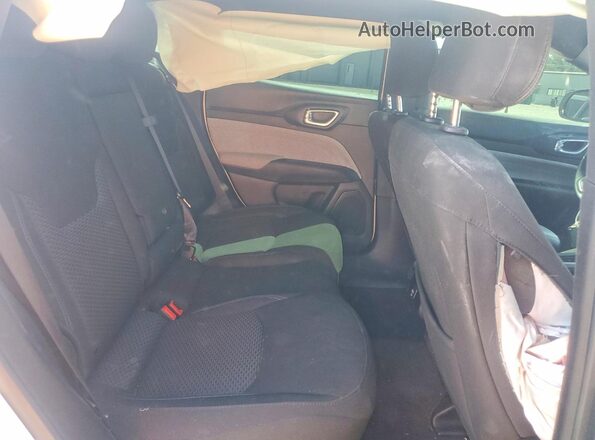 3C4NJDANXST516571 2025 JEEP COMPASS White Widok wnętrza z tyłu