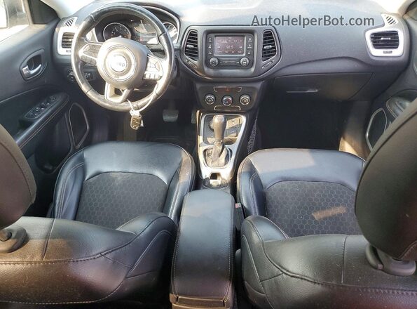 3C4NJDBB0HT674592 2017 JEEP COMPASS Gray Dashboard view