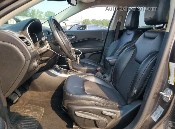 3C4NJDBB0HT674592 2017 JEEP COMPASS Gray Front interior view
