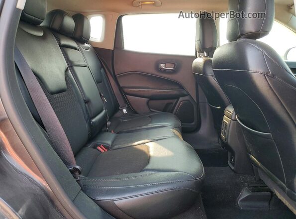 3C4NJDBB0HT674592 2017 JEEP COMPASS Gray Rear interior view