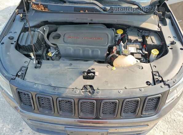 3C4NJDBB0HT674592 2017 JEEP COMPASS Gray Engine compartment view