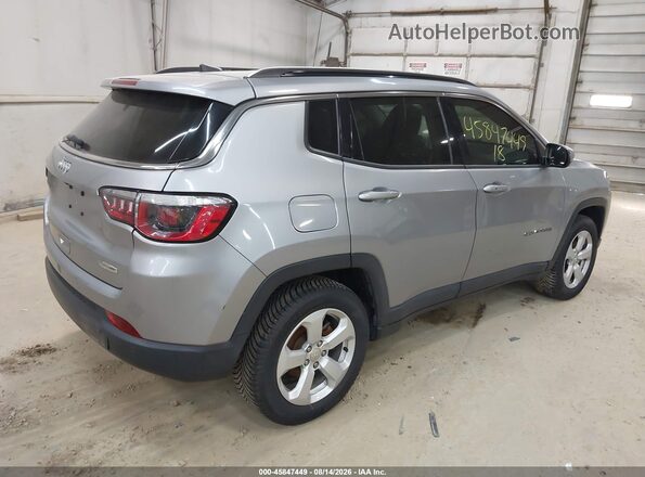 3C4NJDBB0JT114223 2018 JEEP COMPASS Silver Tył prawy