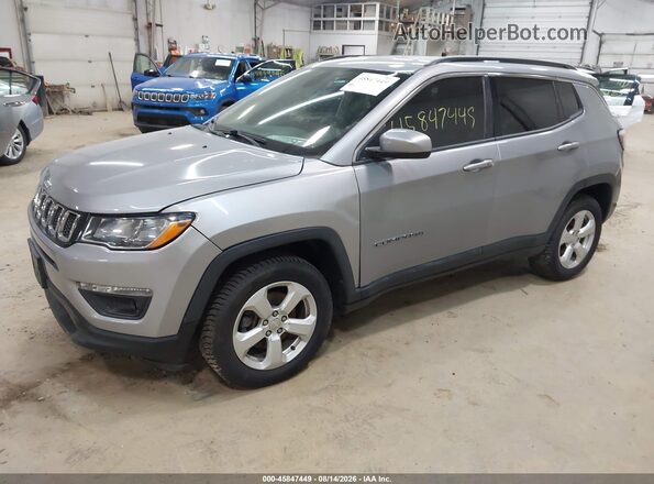 3C4NJDBB0JT114223 2018 JEEP COMPASS Silver Przód lewy