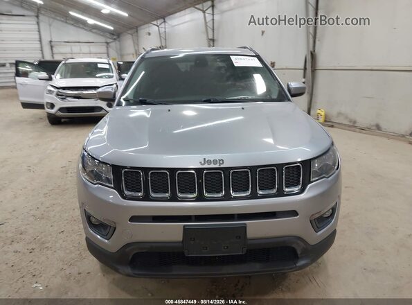 3C4NJDBB0JT114223 2018 JEEP COMPASS Silver Widok zestawu wskaźników
