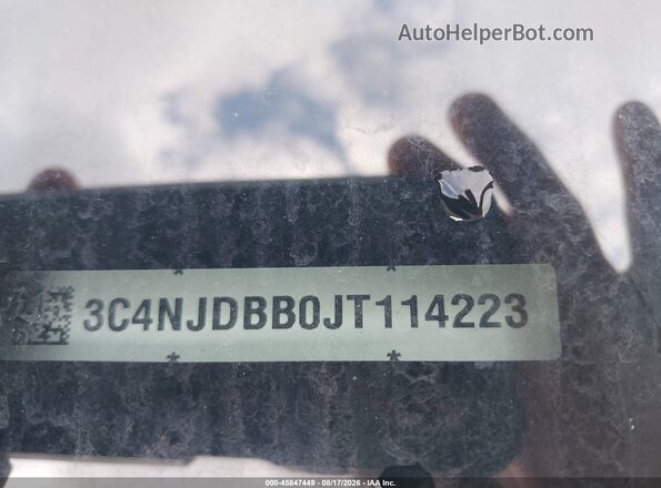 3C4NJDBB0JT114223 2018 JEEP COMPASS Silver Widok komory silnika