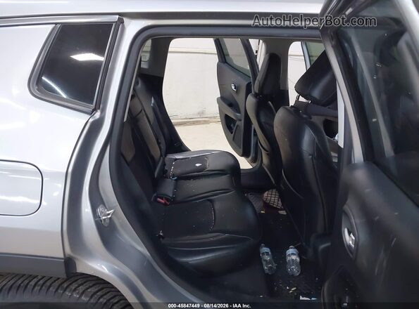 3C4NJDBB0JT114223 2018 JEEP COMPASS Silver Widok naklejki z numerem VIN