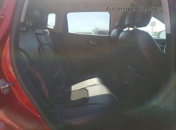 3C4NJDBB0JT161803 2018 JEEP COMPASS Красный Вид задней части салона