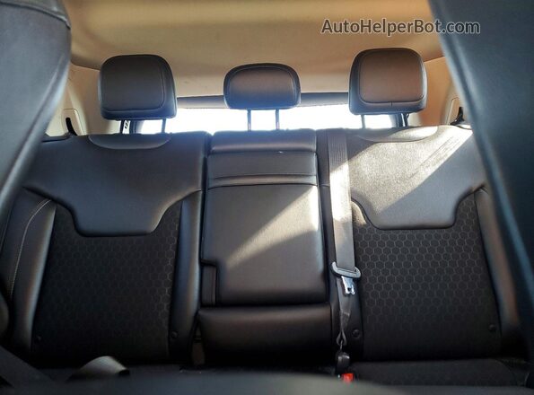 3C4NJDBB0JT161803 2018 JEEP COMPASS Красный Вид задних сидений