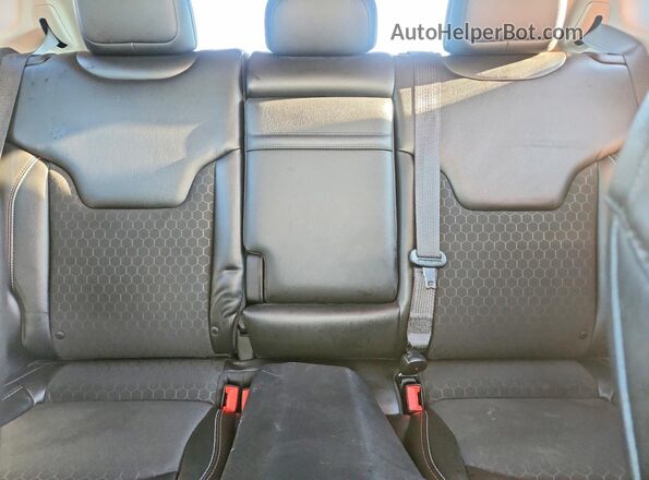 3C4NJDBB0JT361189 2018 JEEP COMPASS Белый Вид задних сидений