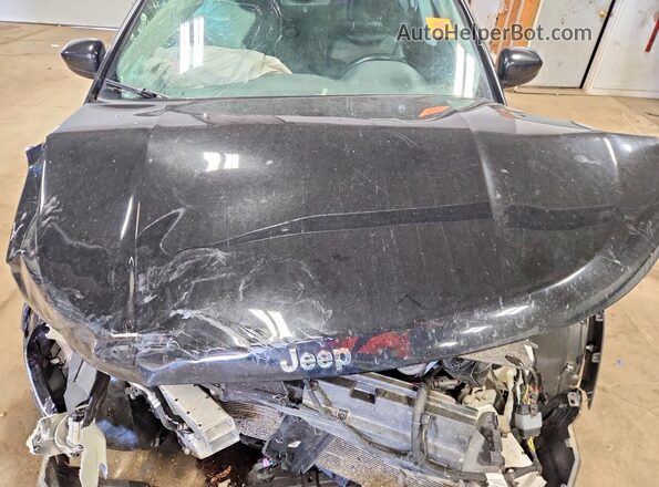 3C4NJDBB0KT690489 2019 JEEP COMPASS Black Vista del compartimento del motor