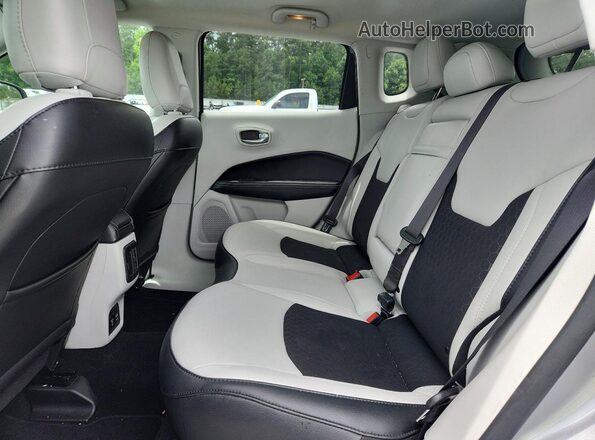 3C4NJDBB0KT836289 2019 JEEP COMPASS Silver Vista interior trasera