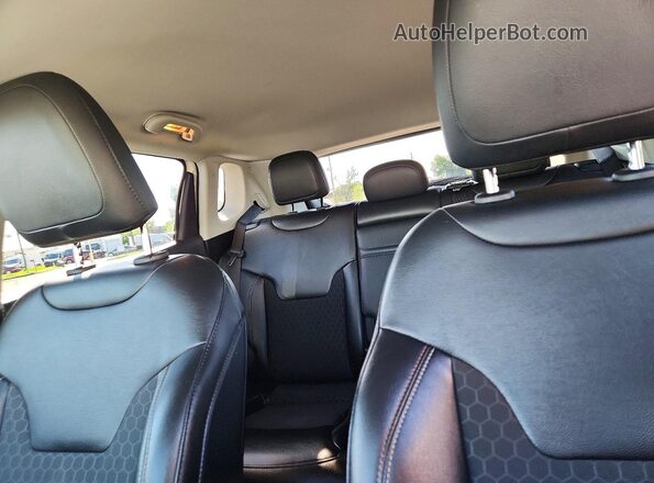3C4NJDBB0KT847552 2019 JEEP COMPASS White Widok tylnych siedzeń