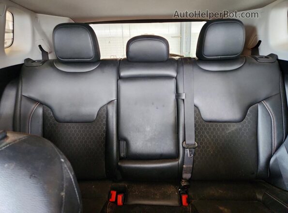 3C4NJDBB0MT543723 2021 JEEP COMPASS White Widok tylnych siedzeń