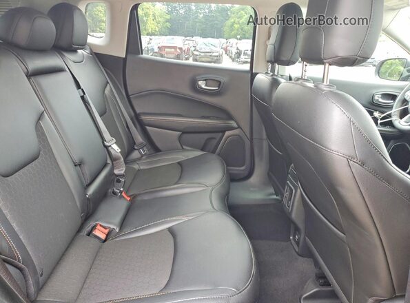 3C4NJDBB0MT554690 2021 JEEP COMPASS Red Вид задньої частини салону