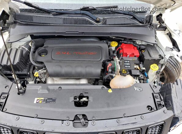 3C4NJDBB0MT586586 2021 JEEP COMPASS White Engine compartment view