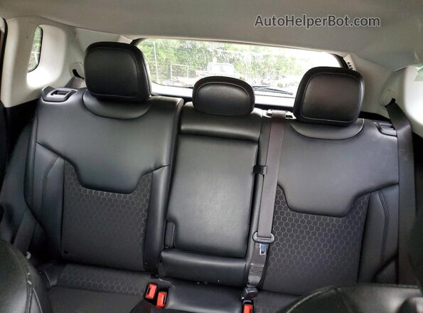 3C4NJDBB0MT586586 2021 JEEP COMPASS White Rear seats view