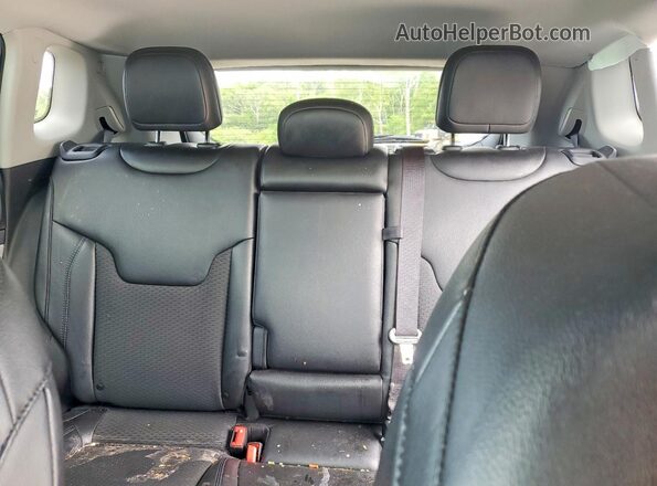 3C4NJDBB0NT185993 2022 JEEP COMPASS White Вид задніх сидінь
