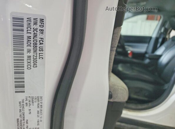 3C4NJDBB0NT230043 2022 JEEP COMPASS White Սալոնի 360 աստիճան տեսք