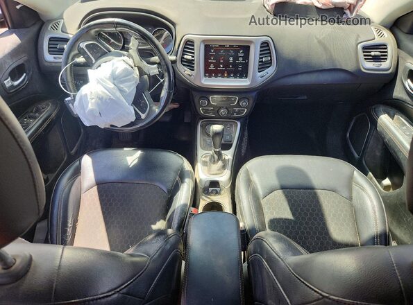 3C4NJDBB1JT455548 2018 JEEP COMPASS Red Widok deski rozdzielczej