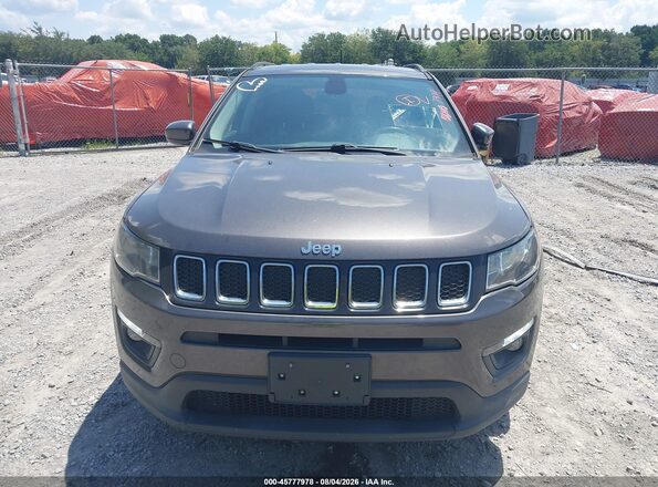 3C4NJDBB1JT492583 2018 JEEP COMPASS Champagne უკანა სალონის ხედი