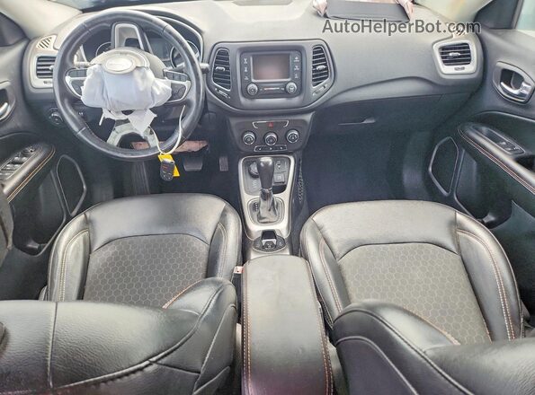 3C4NJDBB1JT492857 2018 JEEP COMPASS Silver Առջևի վահանակի տեսք