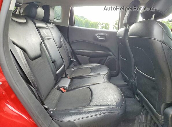 3C4NJDBB1KT679100 2019 JEEP COMPASS Red Rear interior view