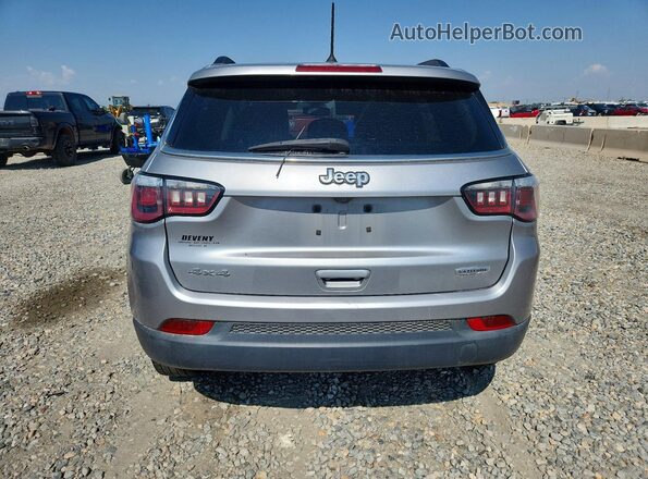 3C4NJDBB2HT616662 2017 JEEP COMPASS Silver Rear view